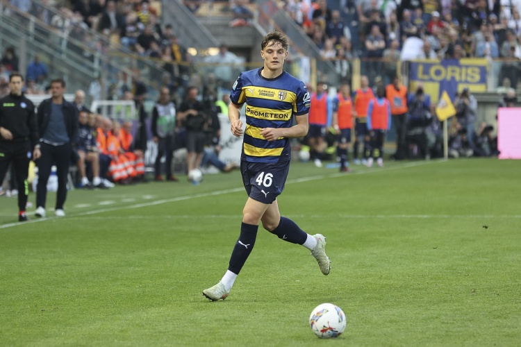 莱奥尼今日赴利物浦体检签约 经纪人全程陪同