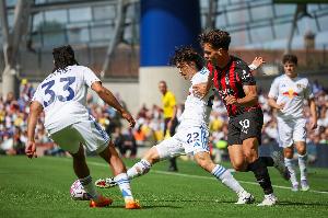 开云官网-记者：亚沙里在队内训练中因碰撞受伤，情况不太乐观&amp;将进行检查