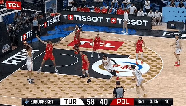 开云官网-申京助攻科尔克马兹连续命中三分，随后两人激情撞胸庆祝